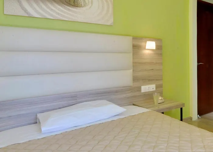 Orpheus Hotel *